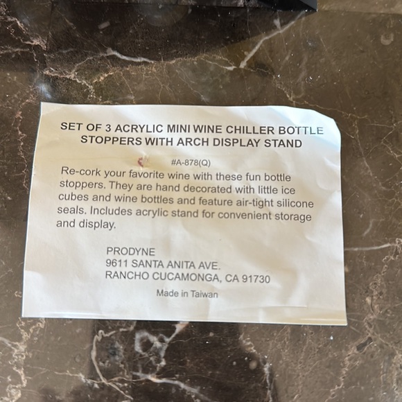 Set of 3 acrylic wine stoppers with stand. - Picture 3 of 4